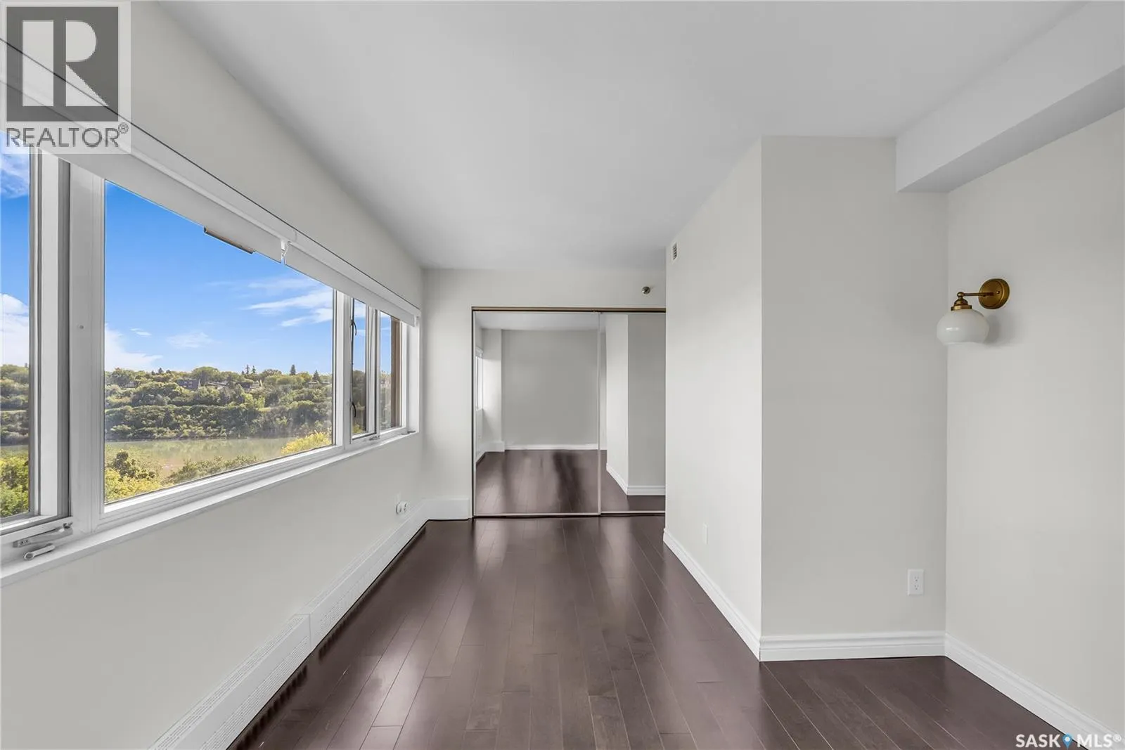 840 424 Spadina CRESCENT E