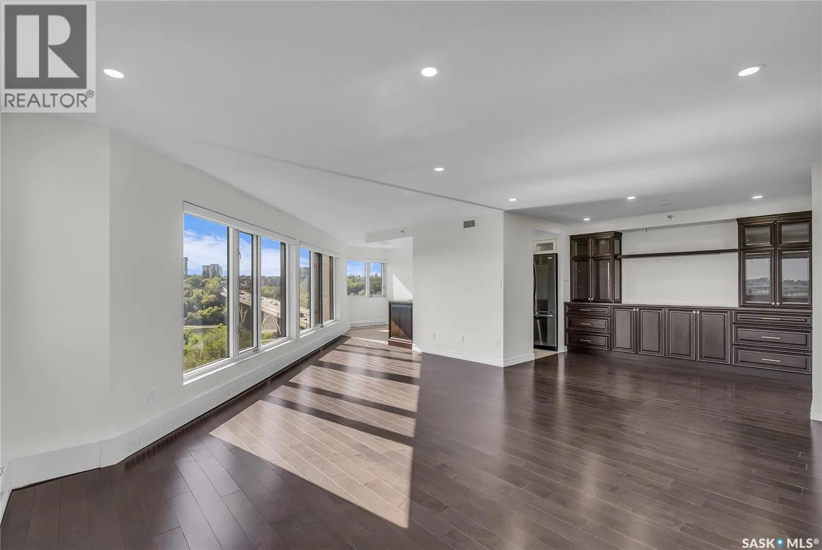 840 424 Spadina CRESCENT E