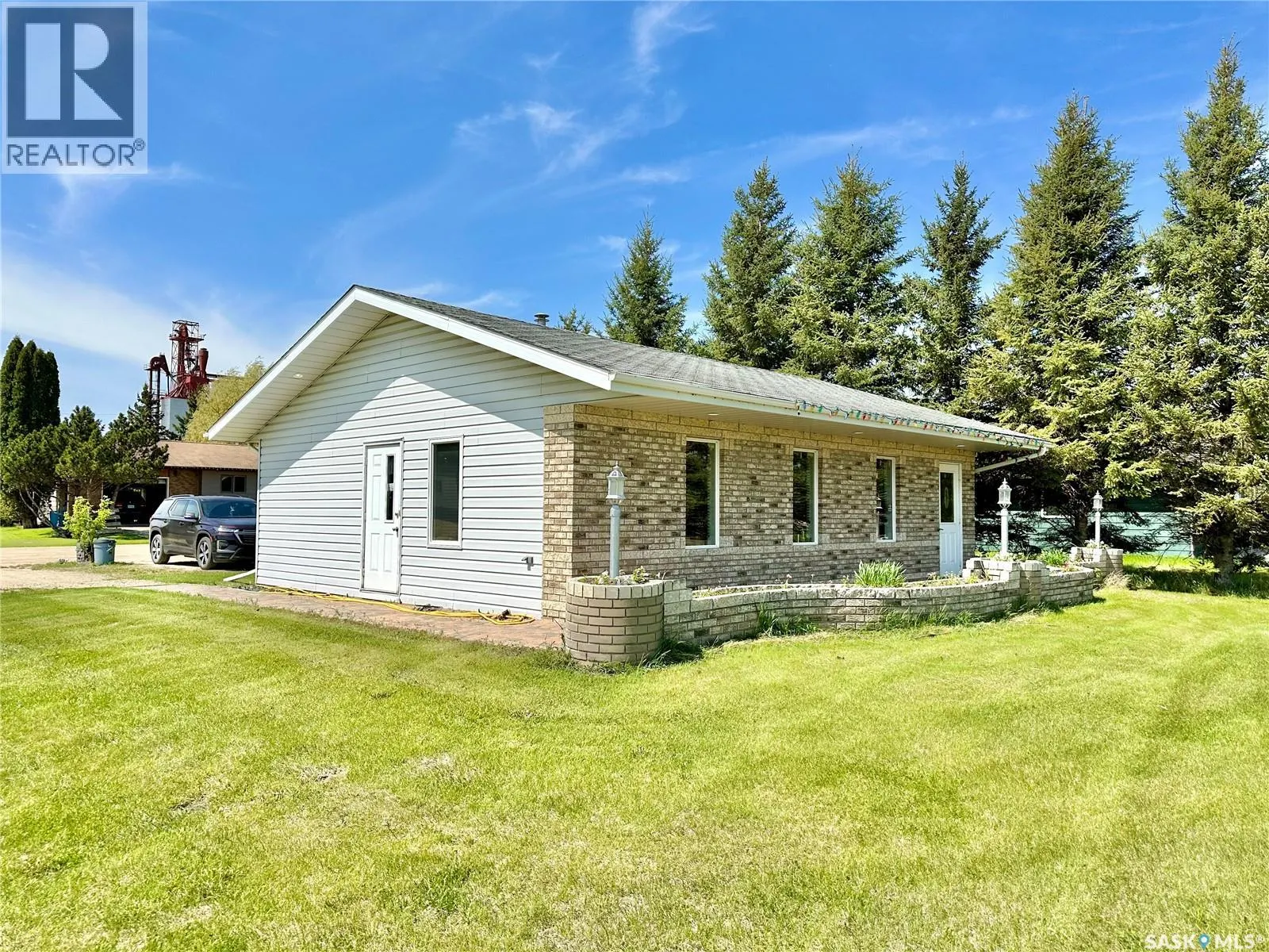 221 Highway AVENUE W