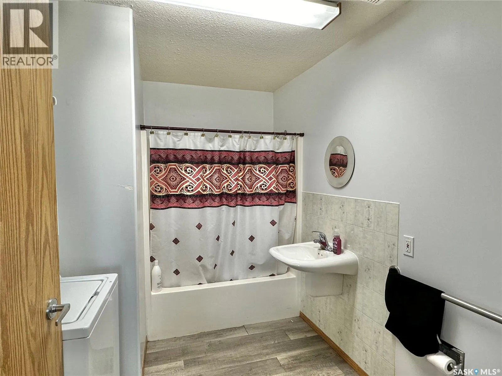221 Highway AVENUE W