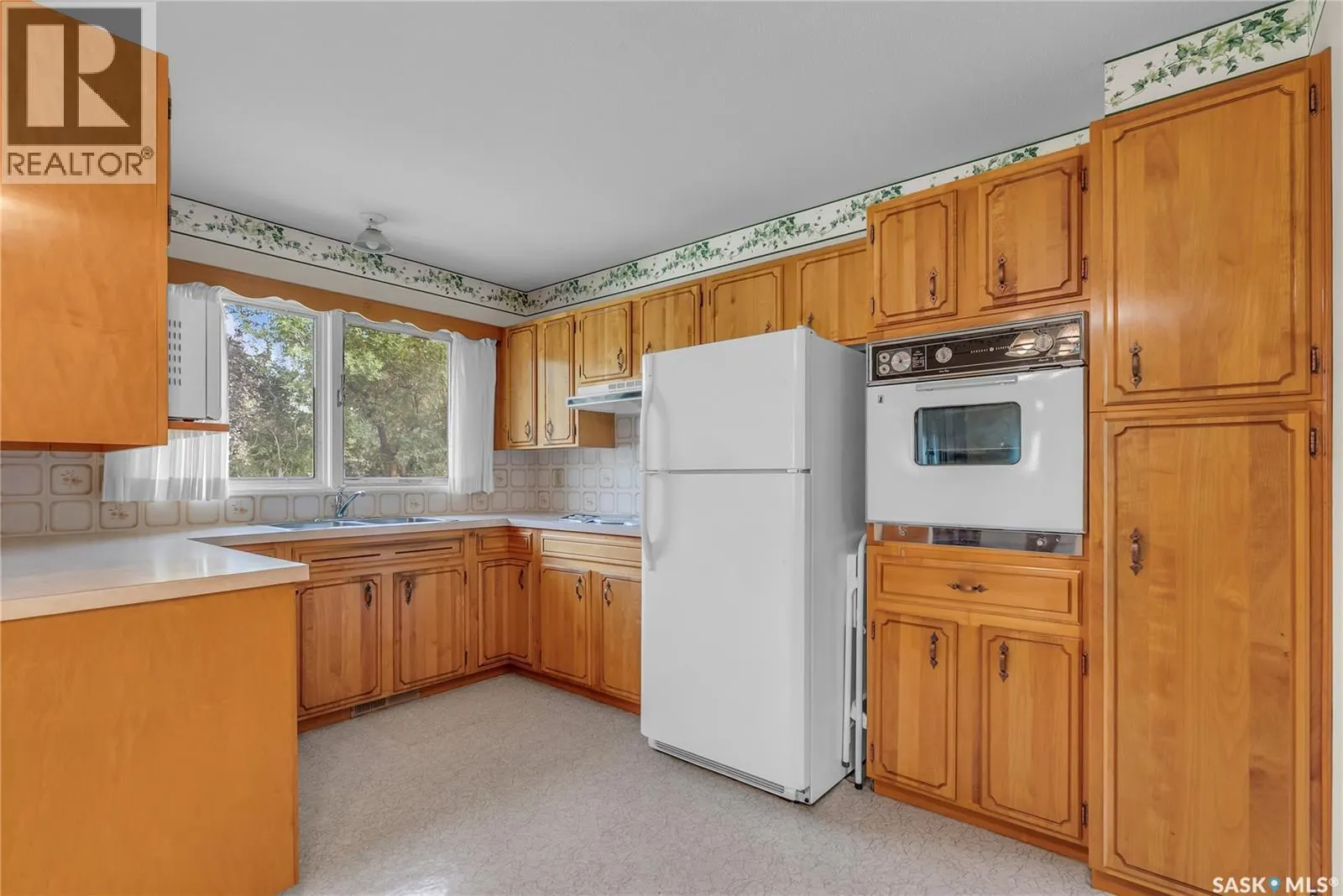 102 O'Neil CRESCENT