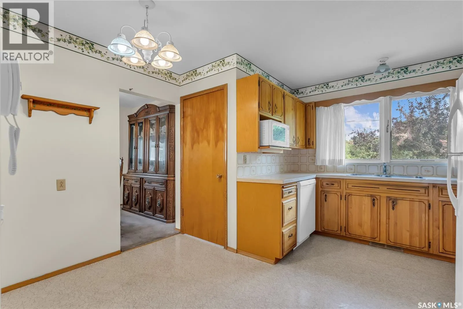 102 O'Neil CRESCENT