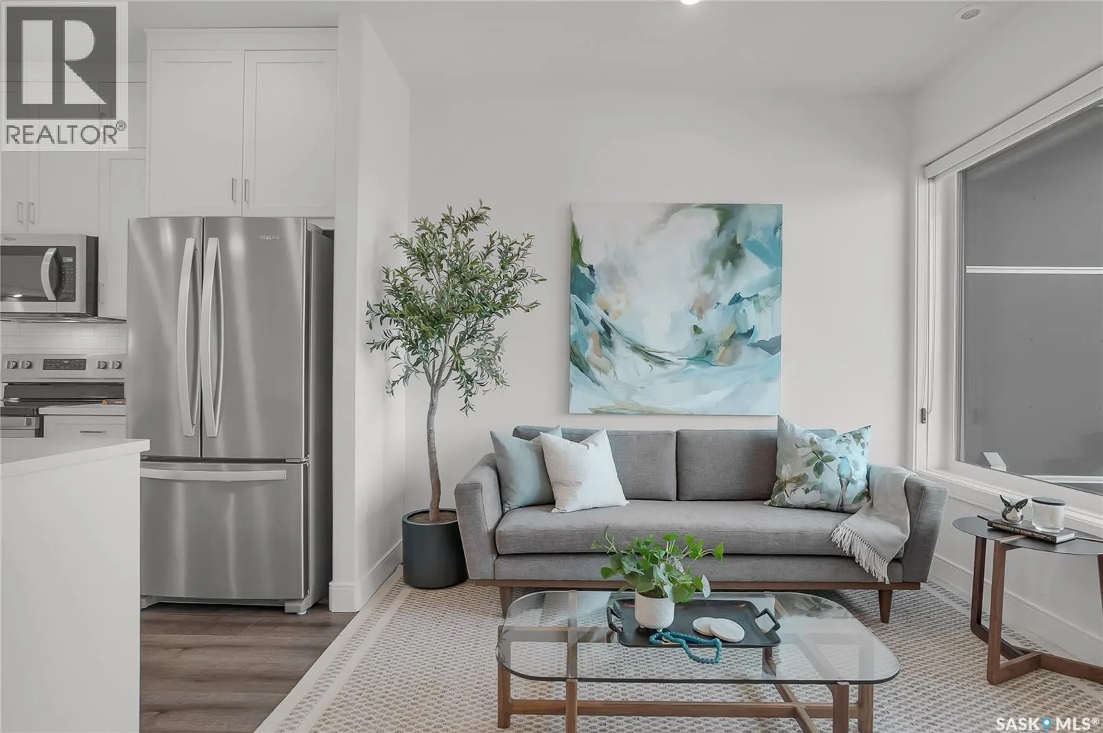305 105 Willis CRESCENT