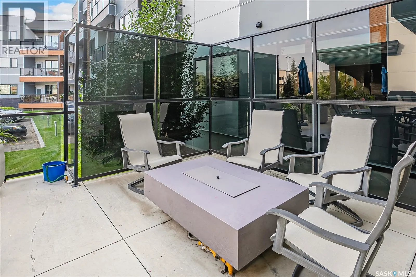 305 105 Willis CRESCENT
