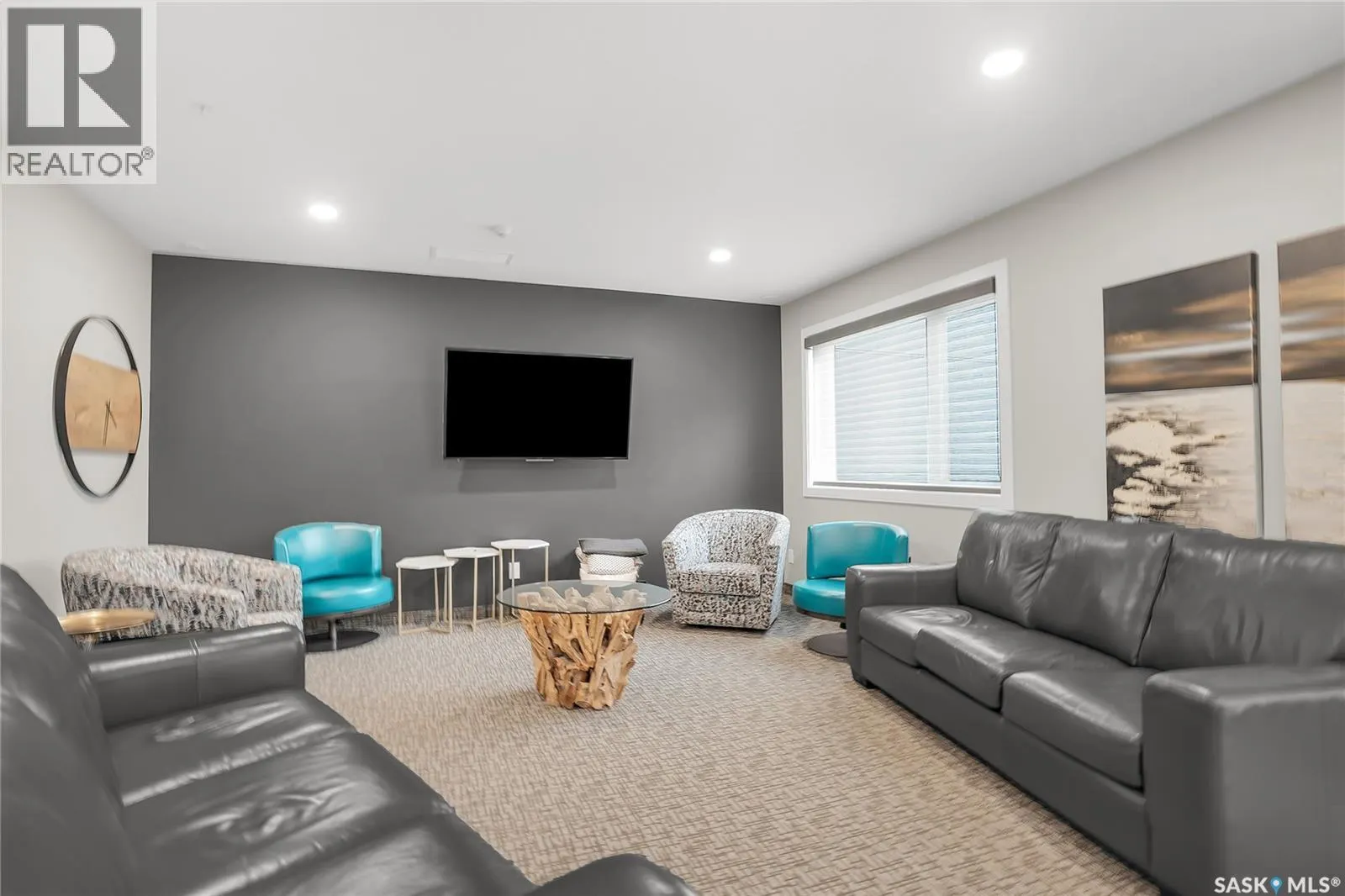 305 105 Willis CRESCENT