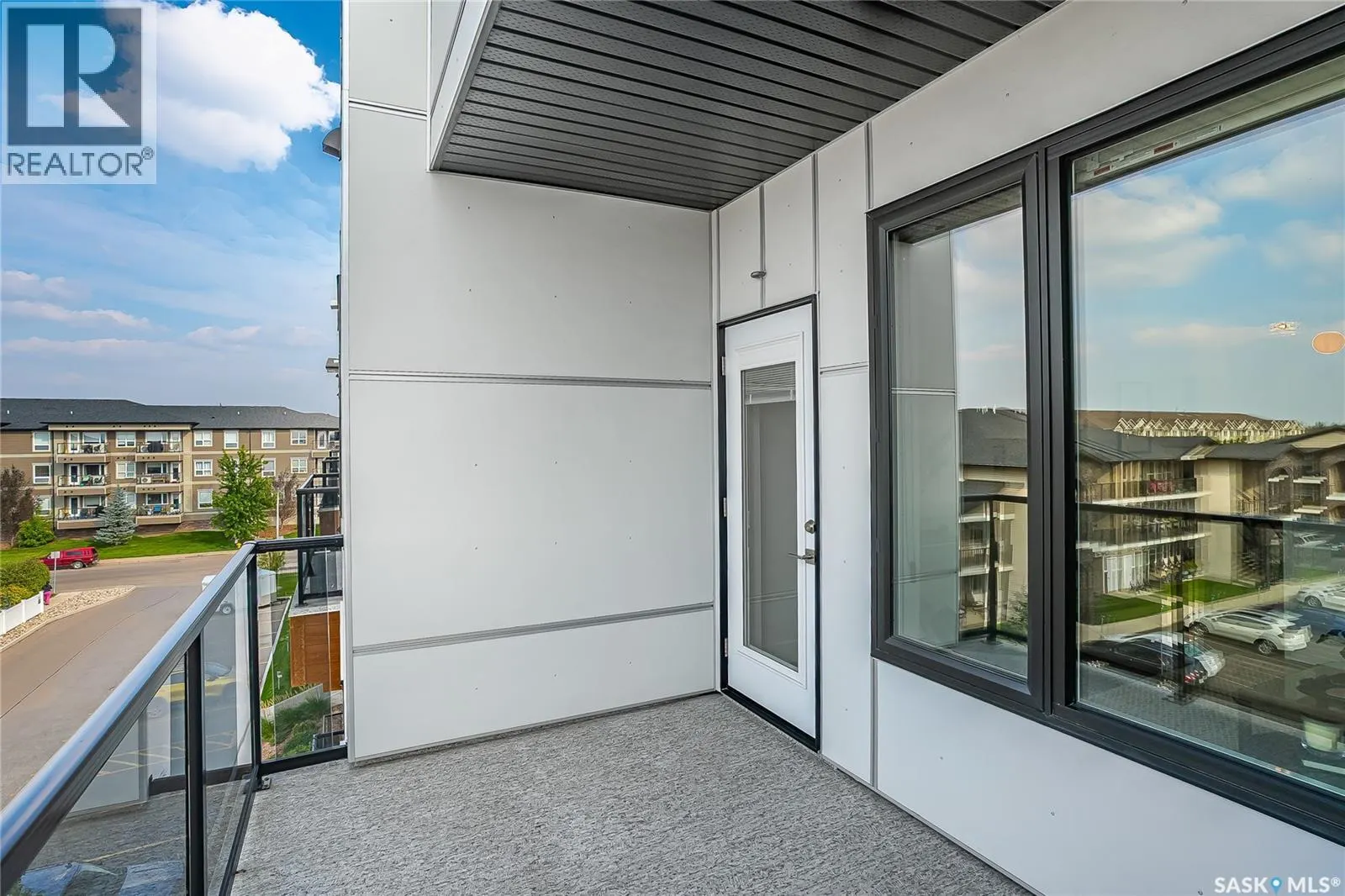 305 105 Willis CRESCENT