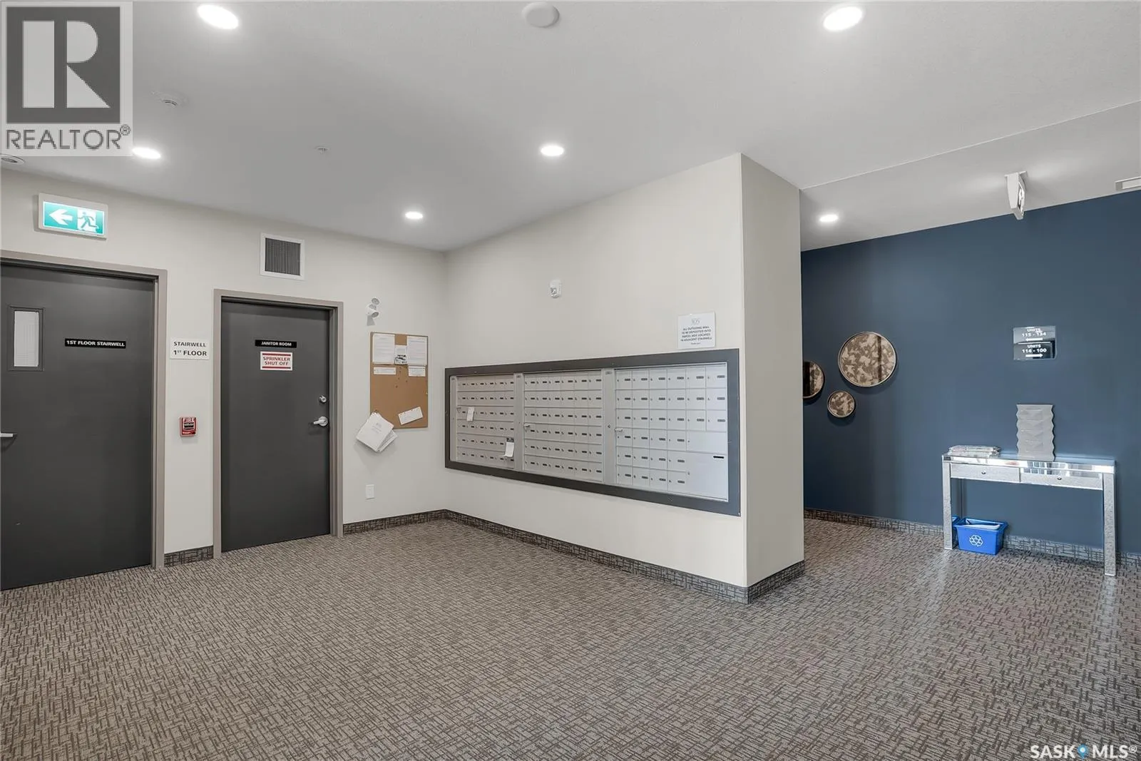 305 105 Willis CRESCENT