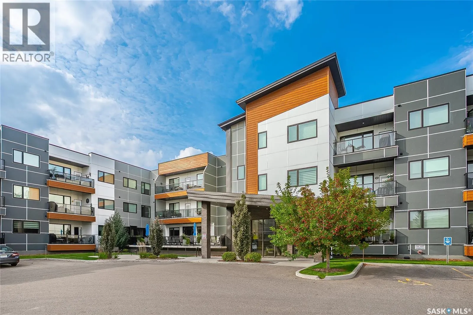 305 105 Willis CRESCENT