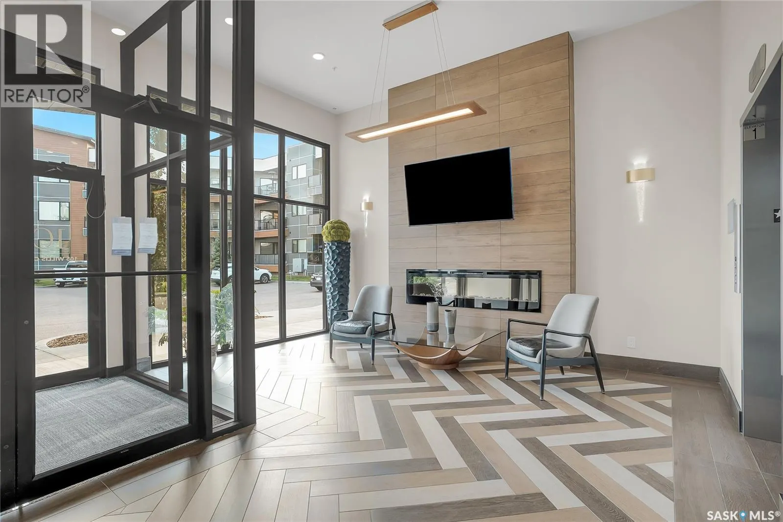 305 105 Willis CRESCENT