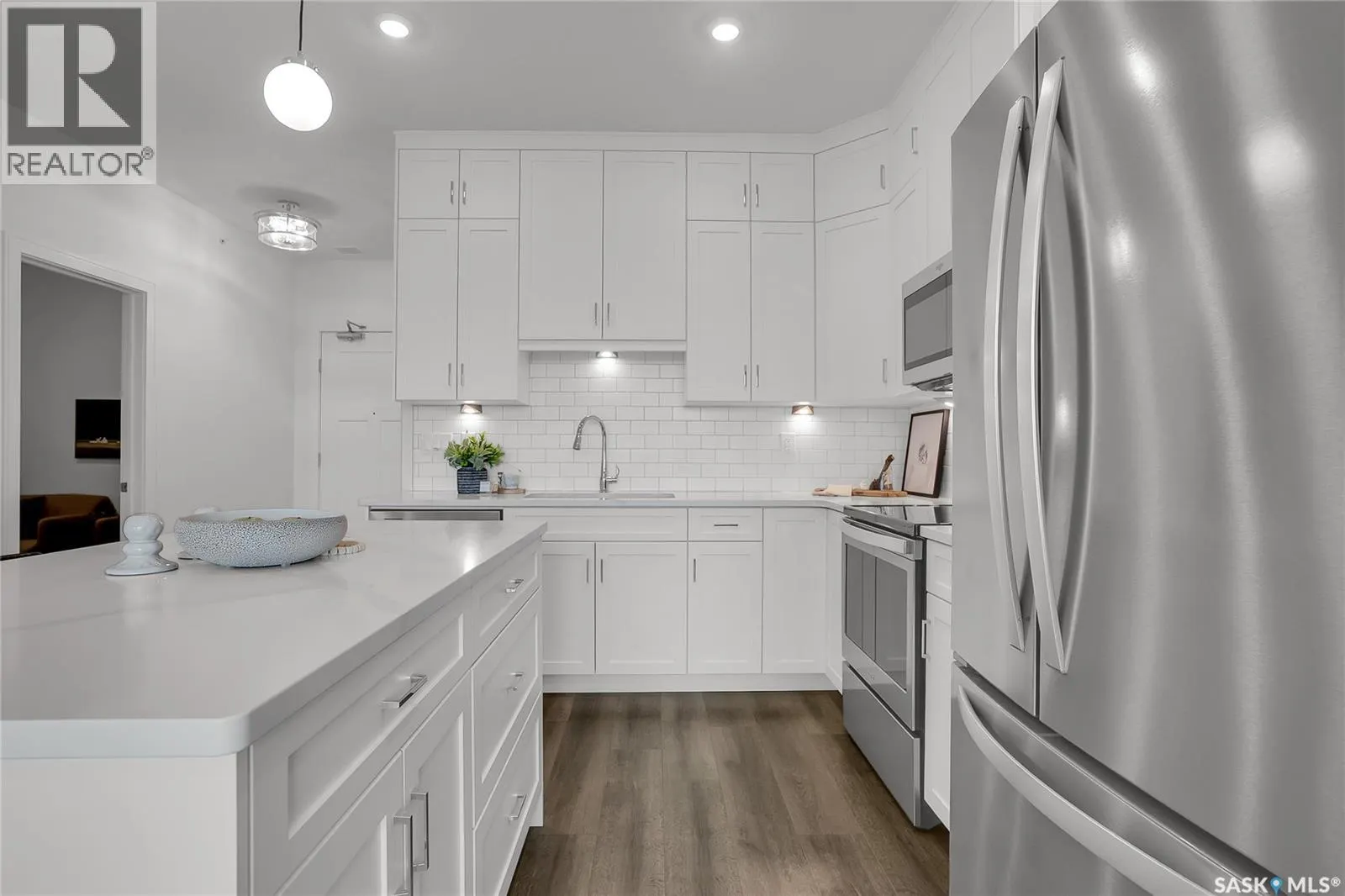 305 105 Willis CRESCENT