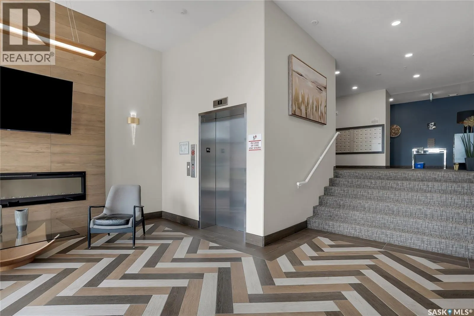 305 105 Willis CRESCENT