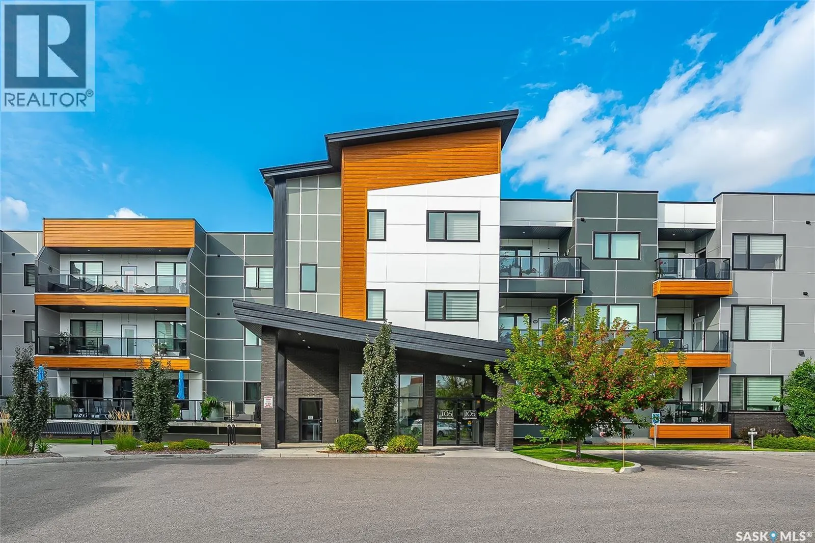 305 105 Willis CRESCENT