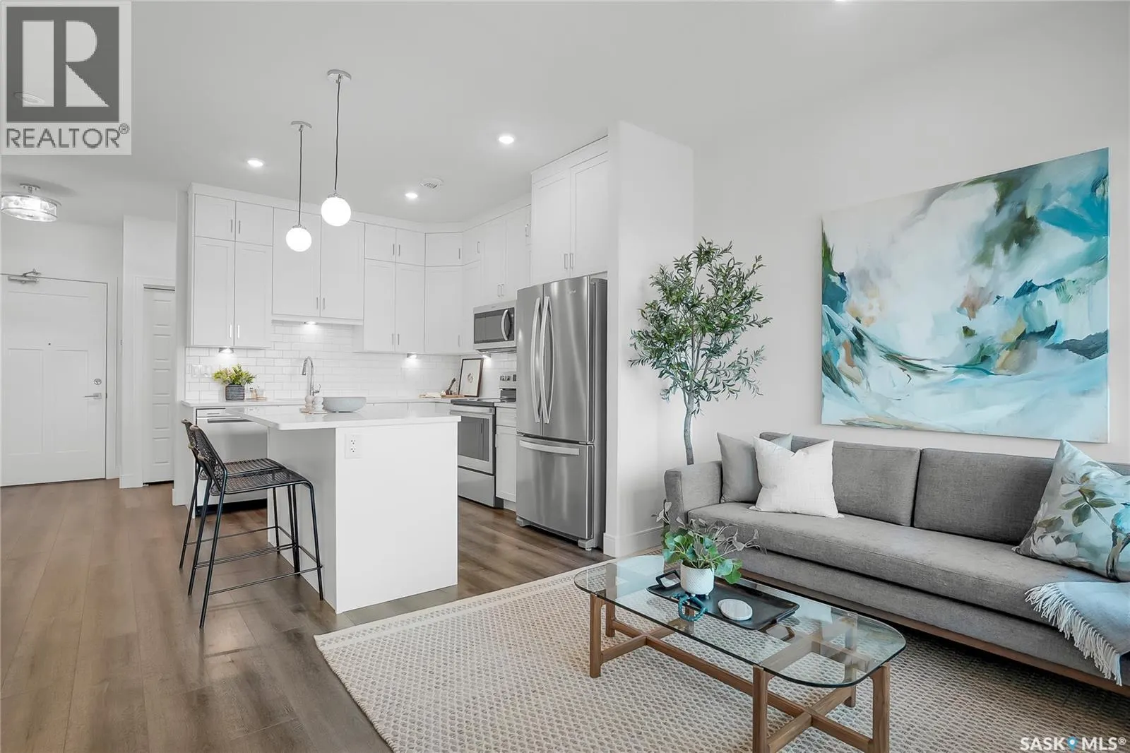 305 105 Willis CRESCENT