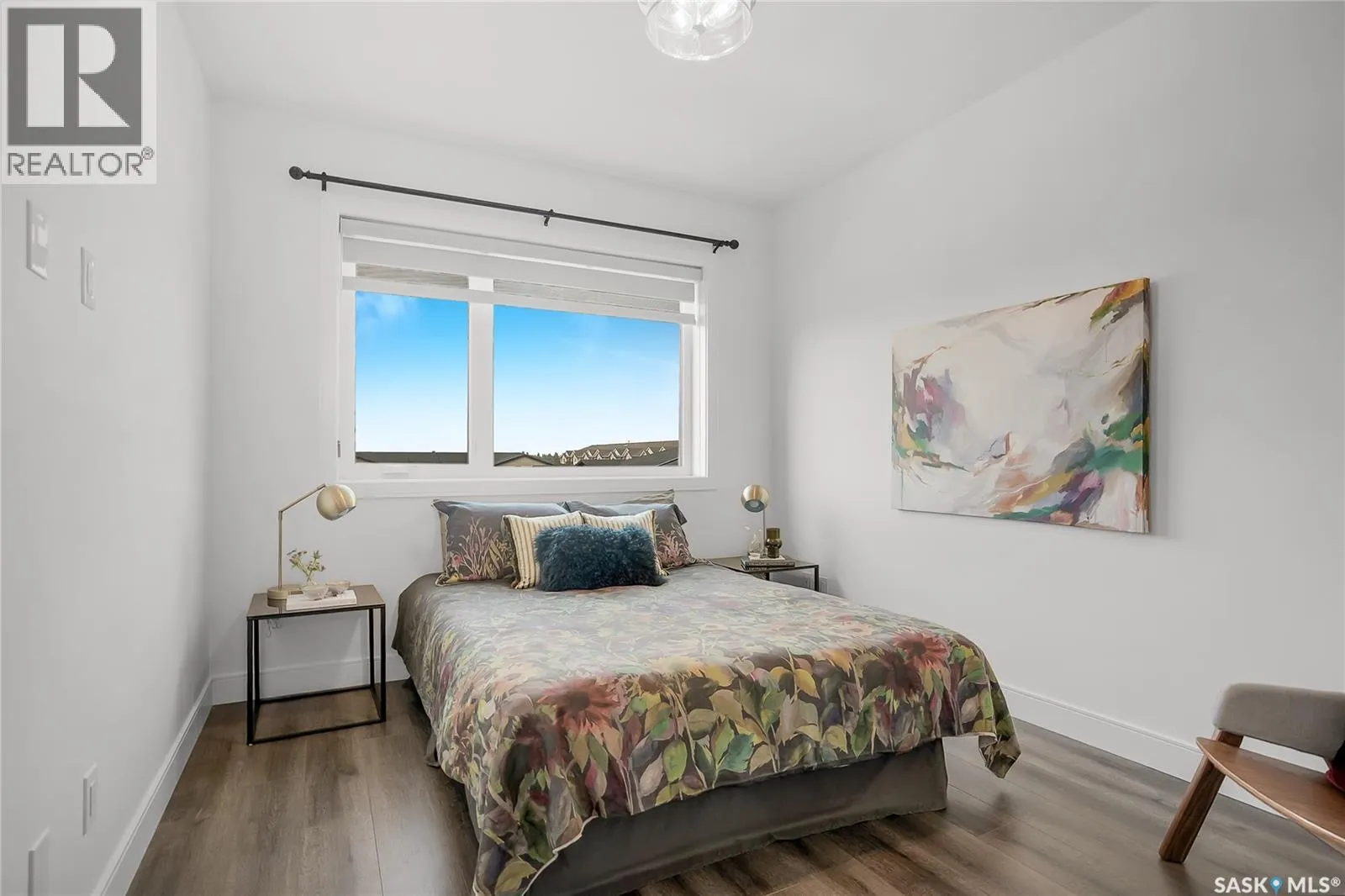 305 105 Willis CRESCENT