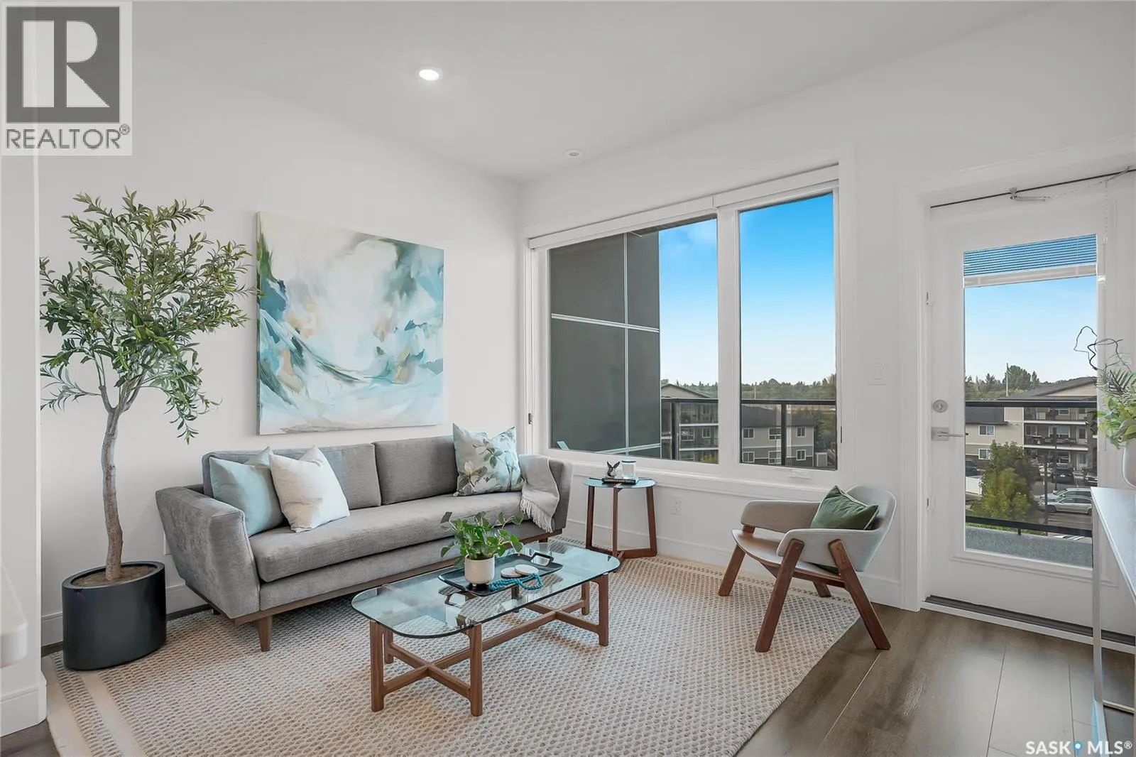 305 105 Willis CRESCENT