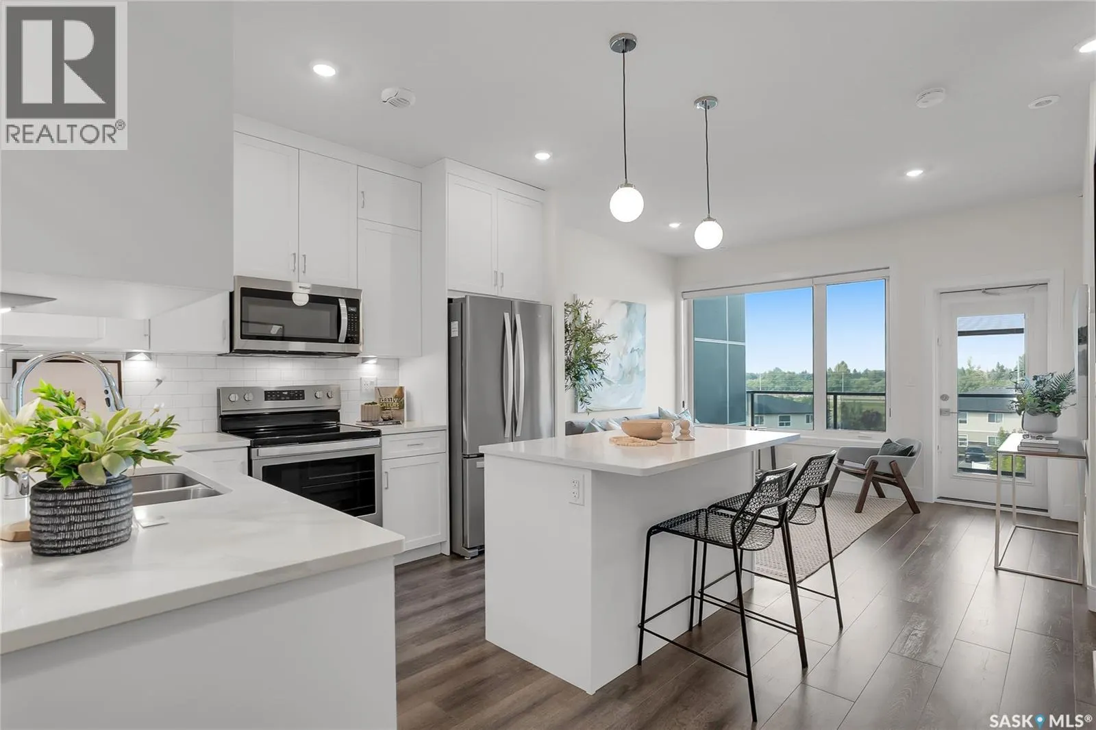 305 105 Willis CRESCENT