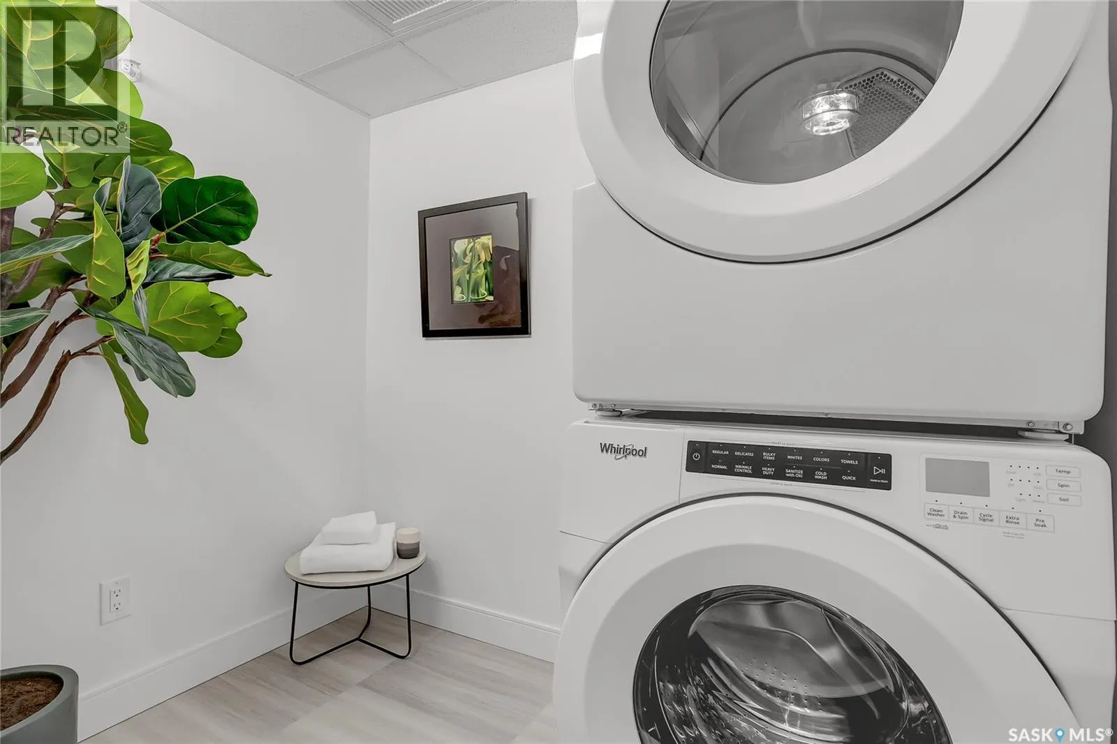 305 105 Willis CRESCENT