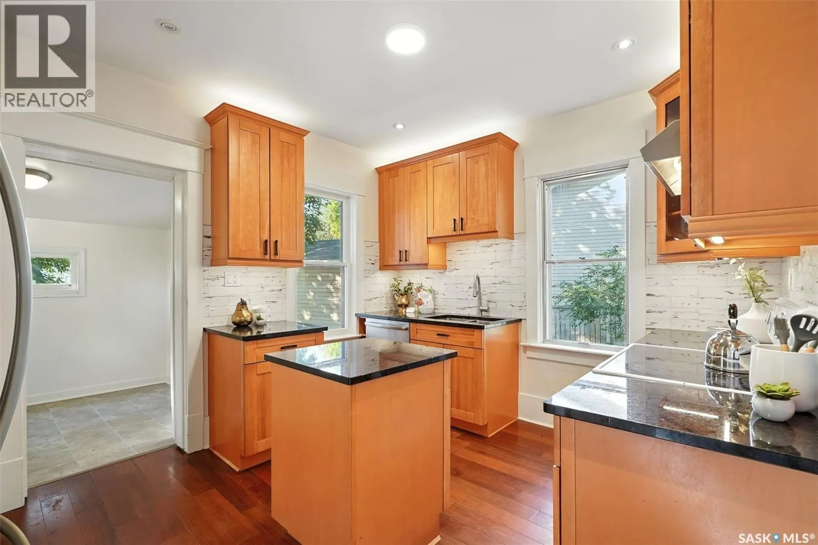 105 115th STREET E