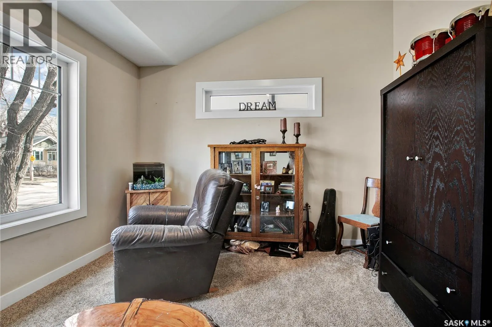 101 Poplar CRESCENT