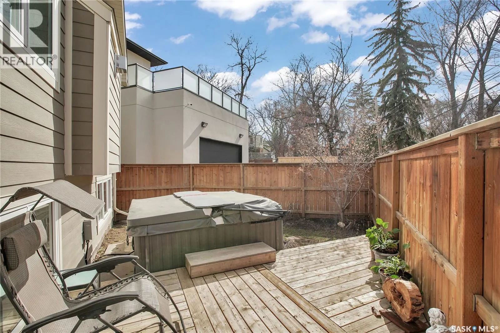 101 Poplar CRESCENT