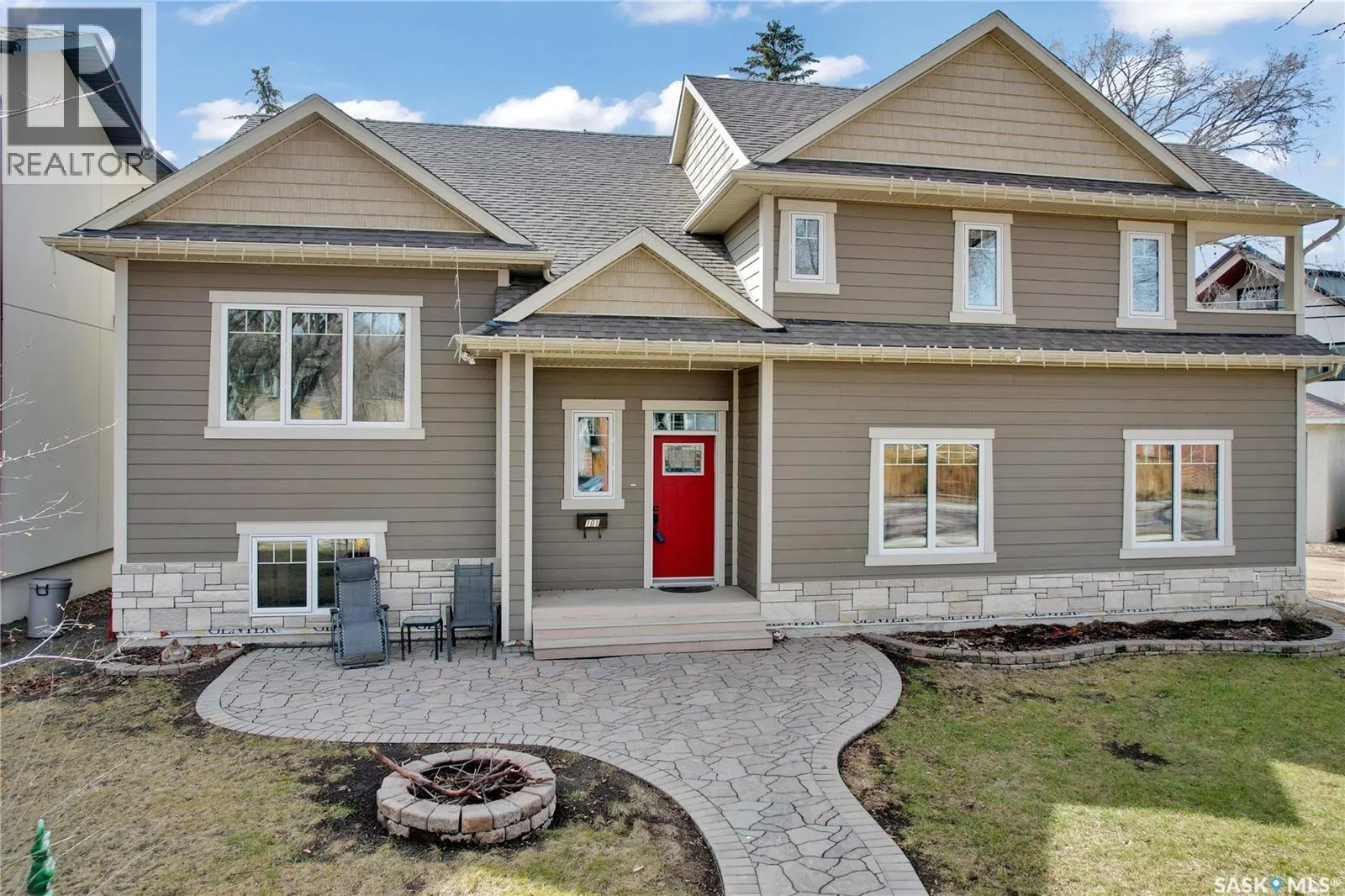 101 Poplar CRESCENT