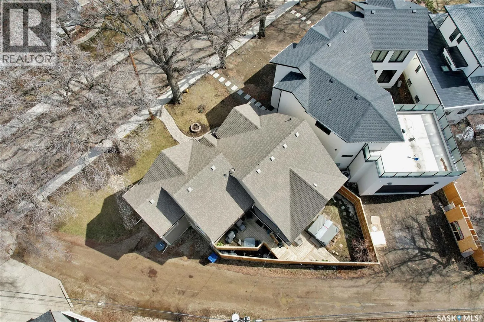101 Poplar CRESCENT
