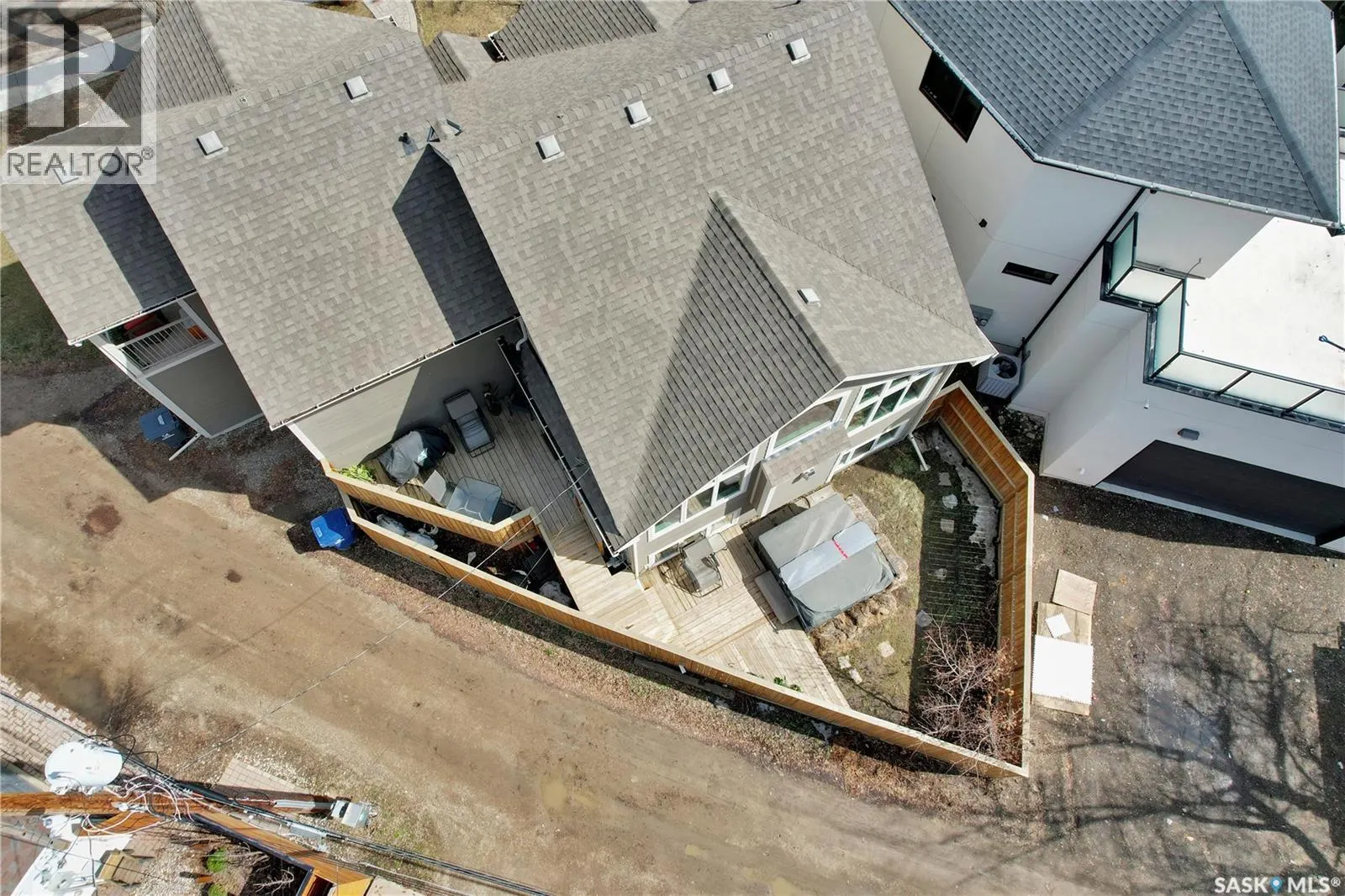 101 Poplar CRESCENT