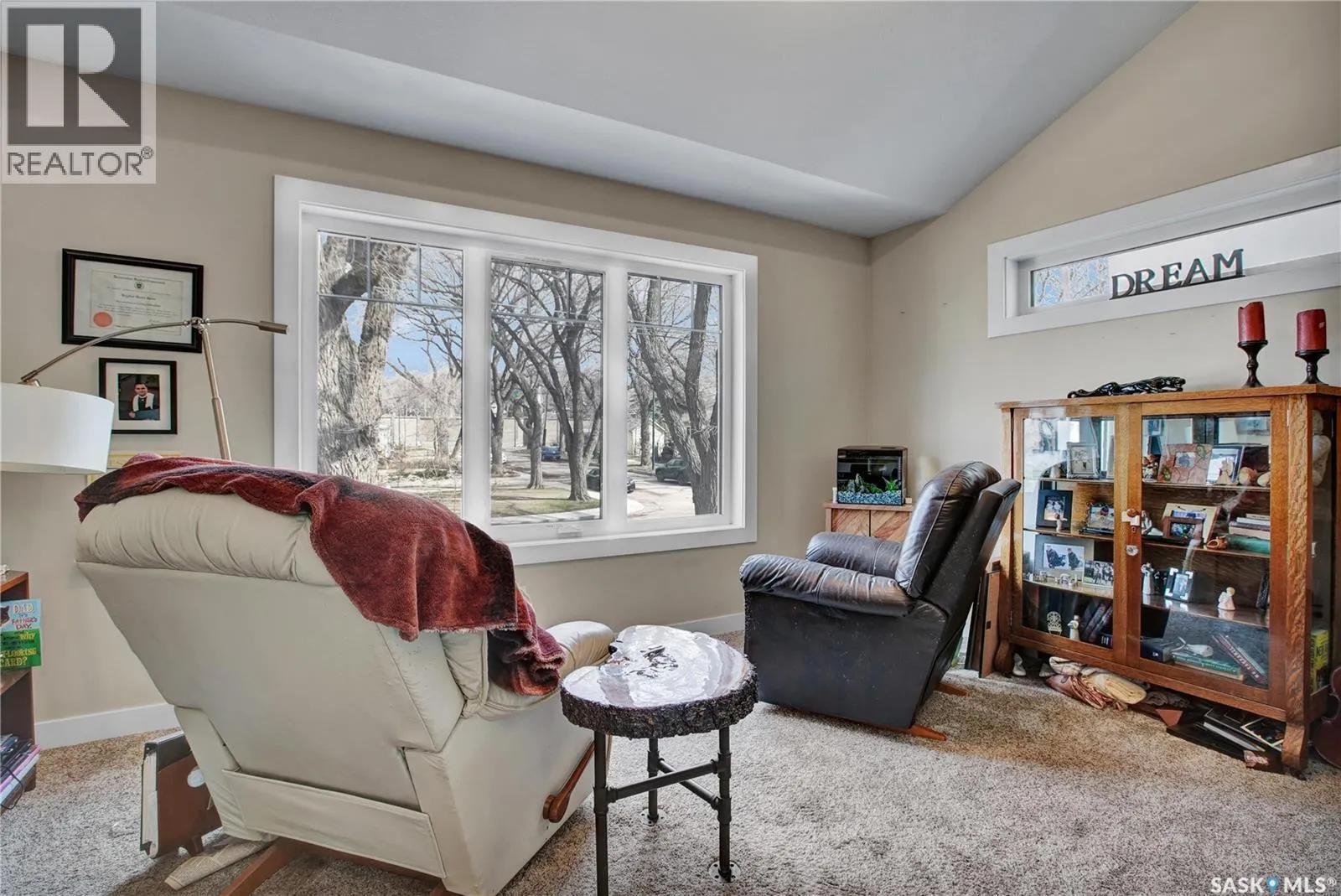 101 Poplar CRESCENT