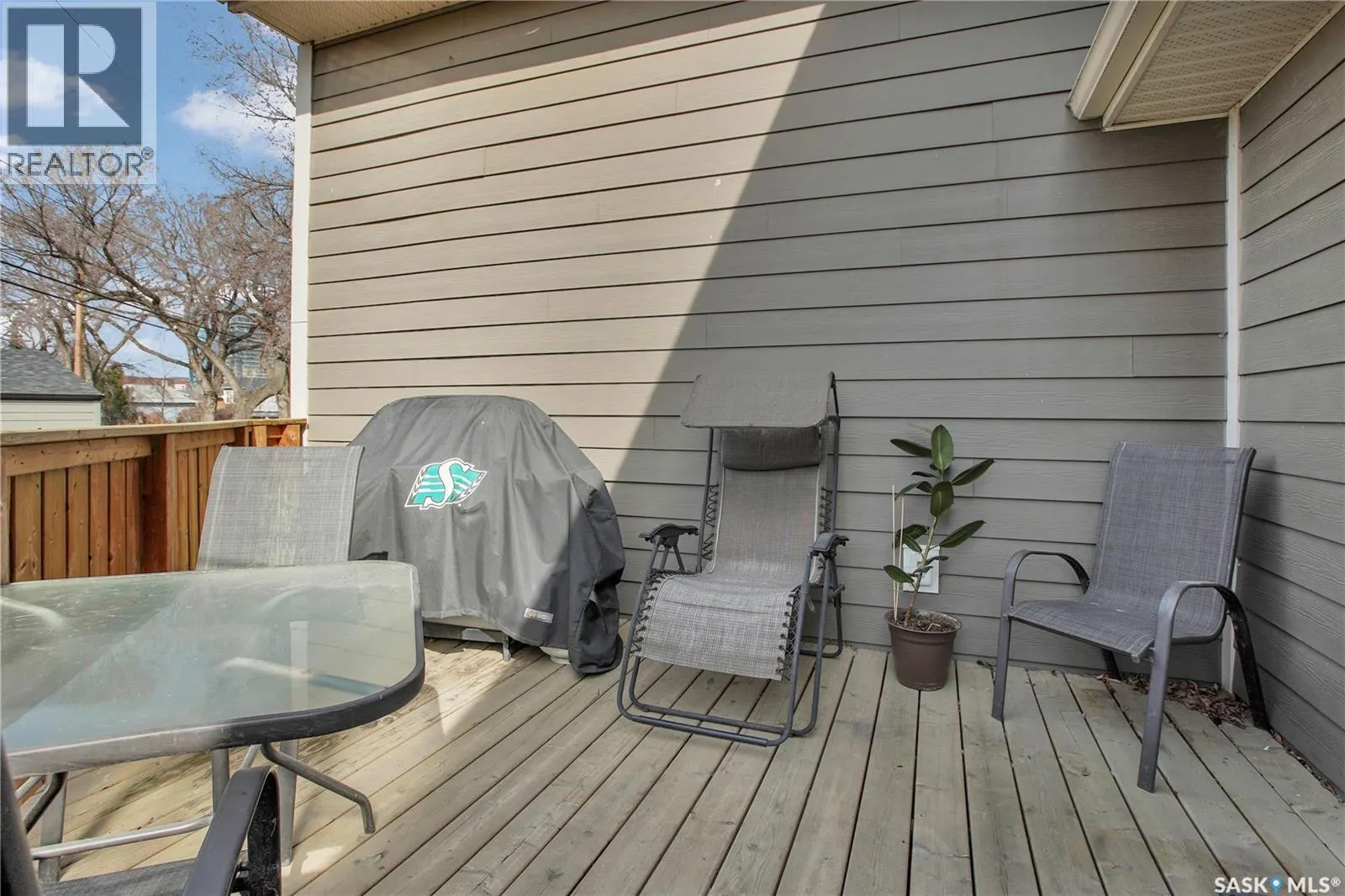 101 Poplar CRESCENT