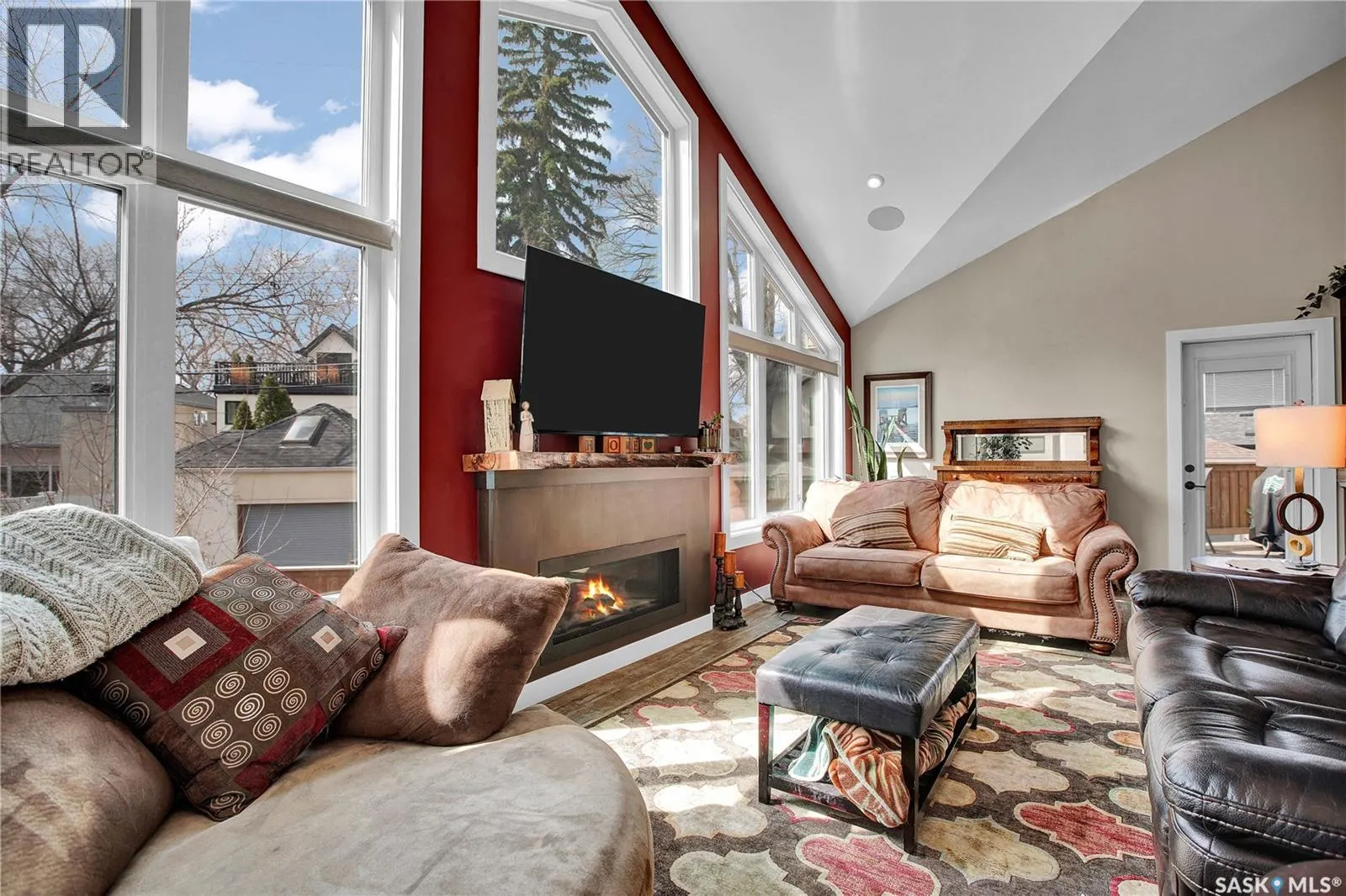 101 Poplar CRESCENT
