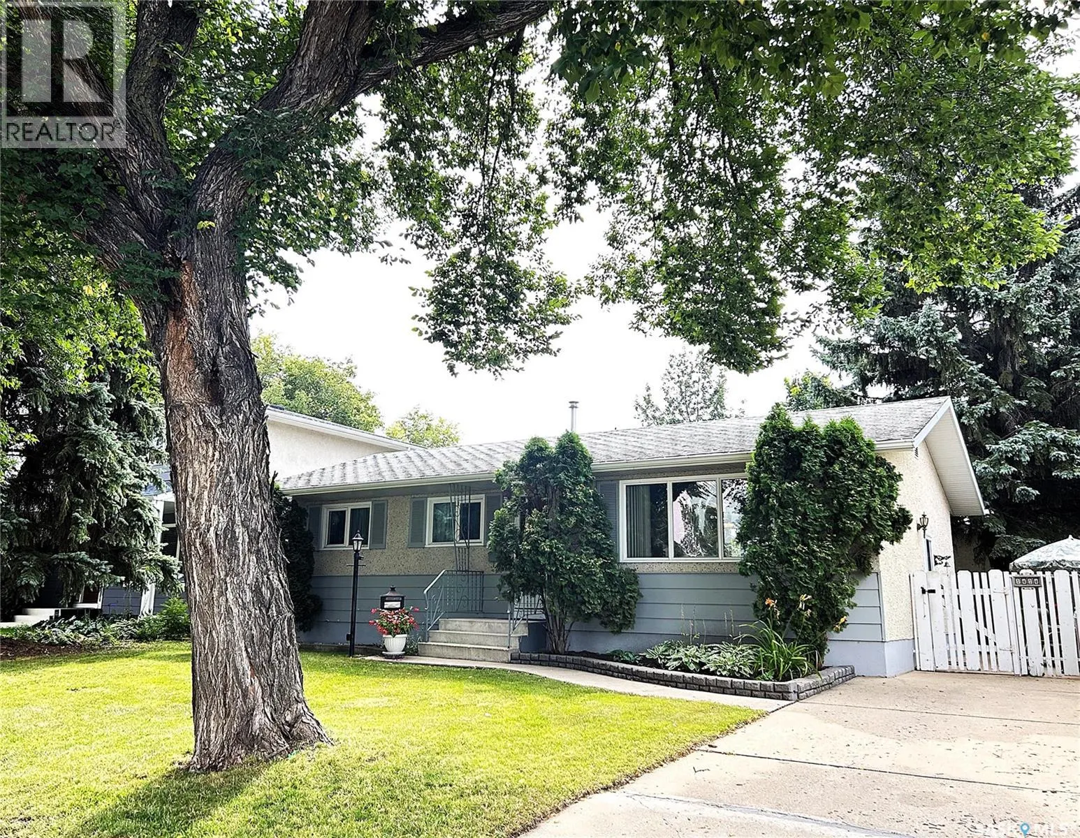 1414 East HEIGHTS