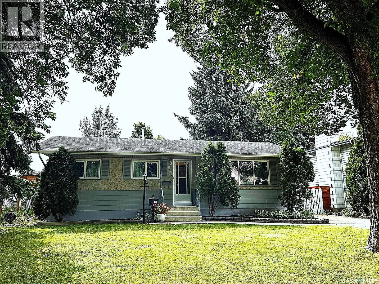 1414 East HEIGHTS