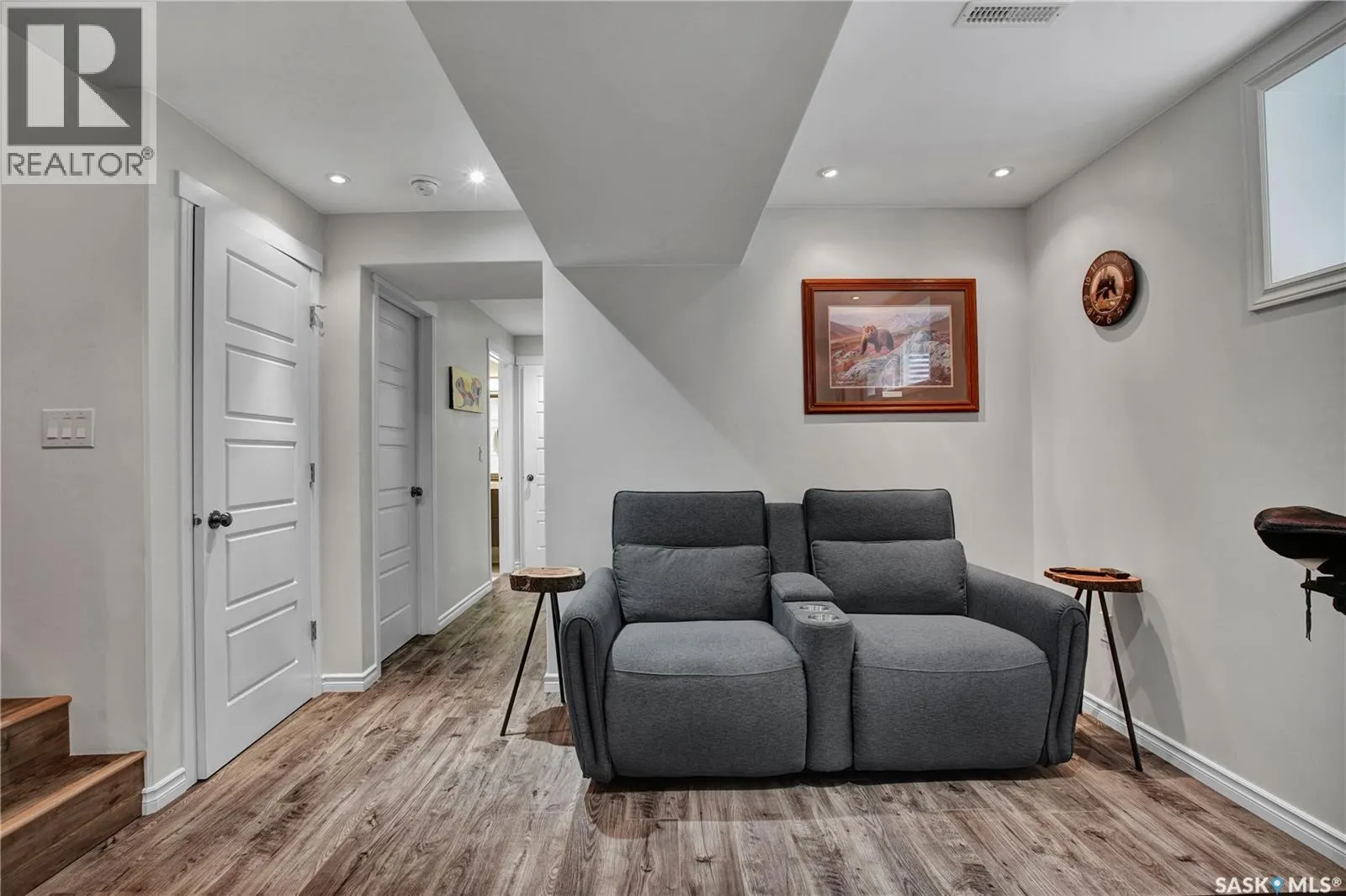 466 Henick CRESCENT