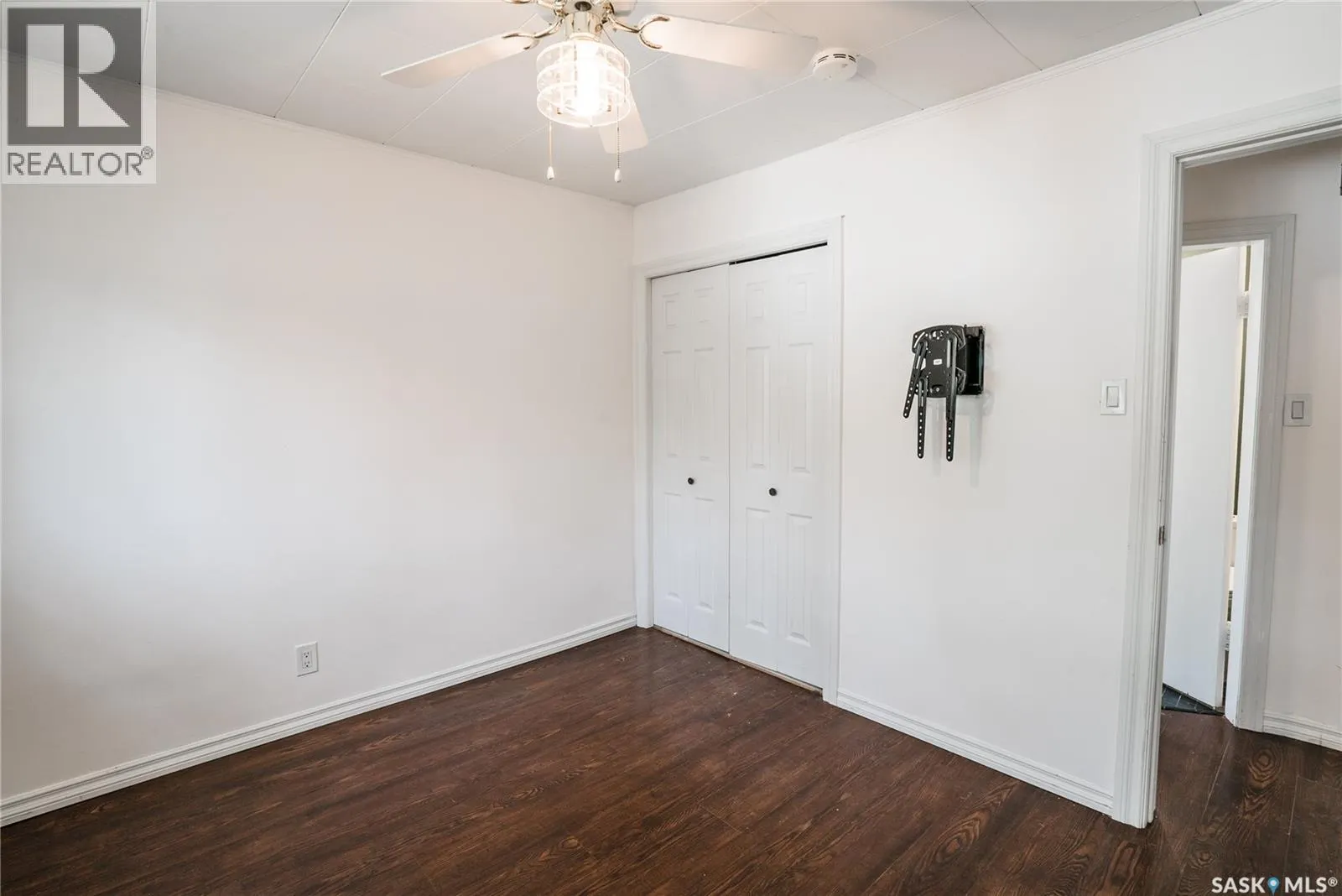633 6th STREET E