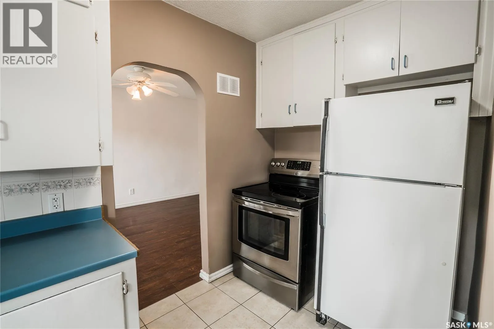 633 6th STREET E
