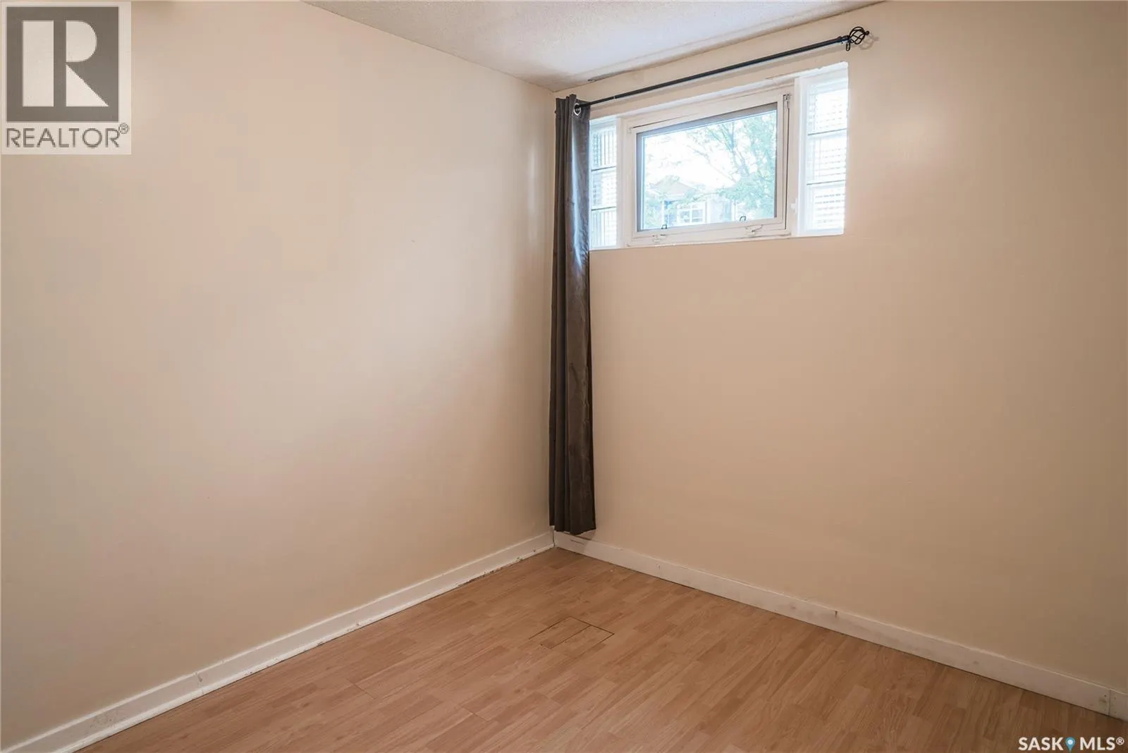 633 6th STREET E