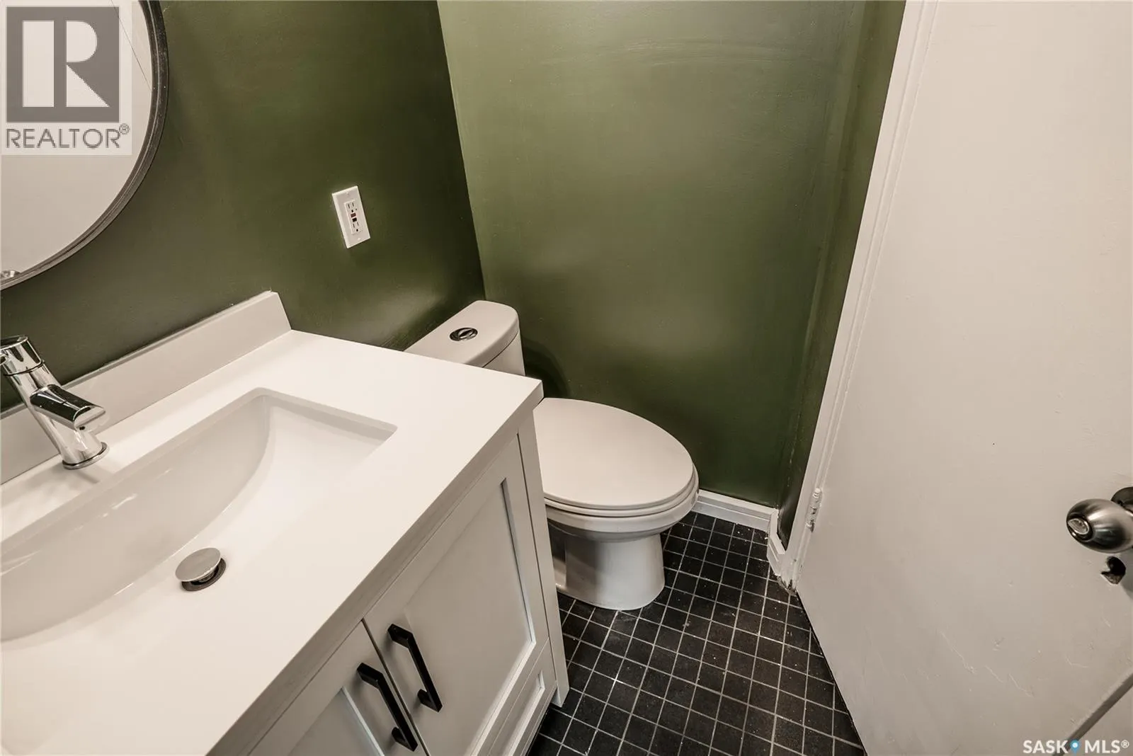 633 6th STREET E