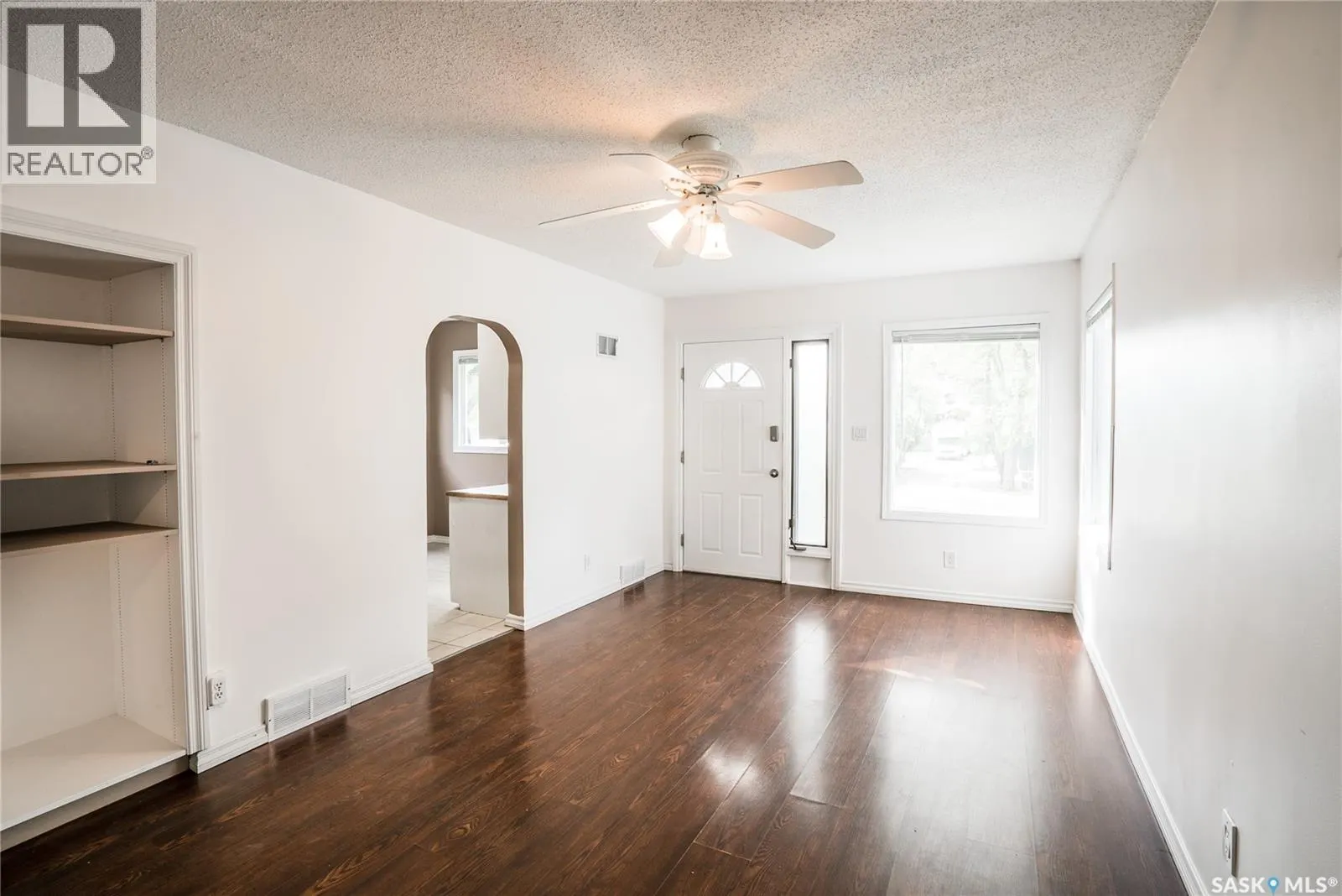 633 6th STREET E