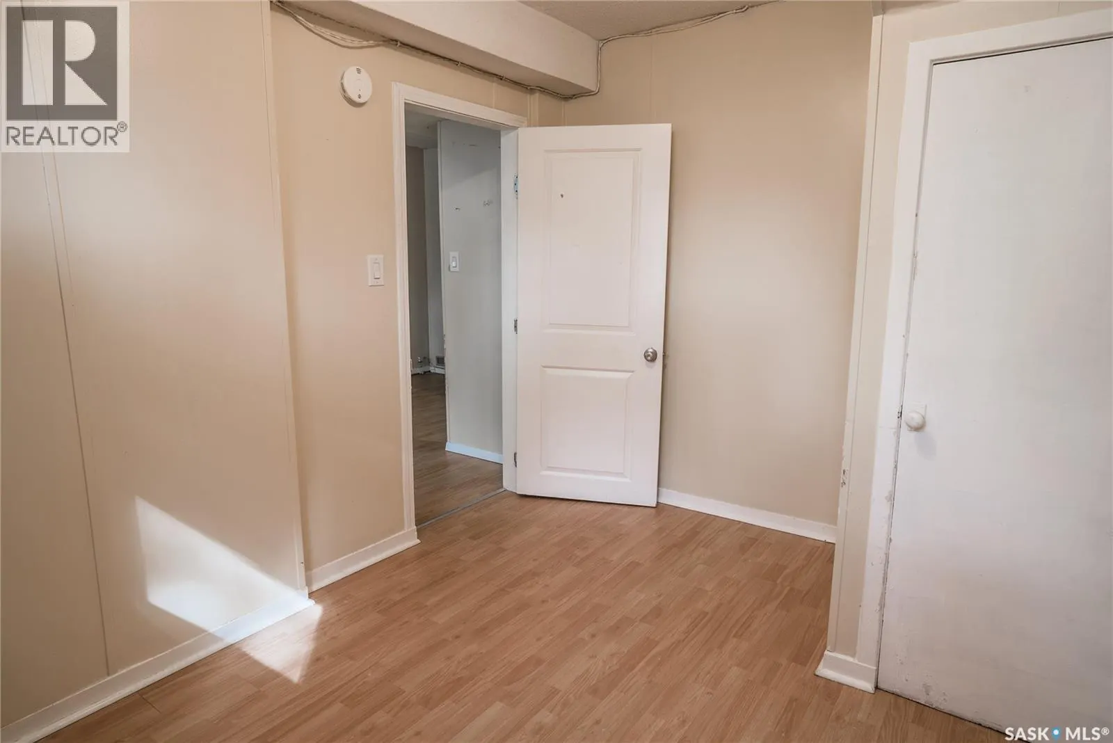 633 6th STREET E