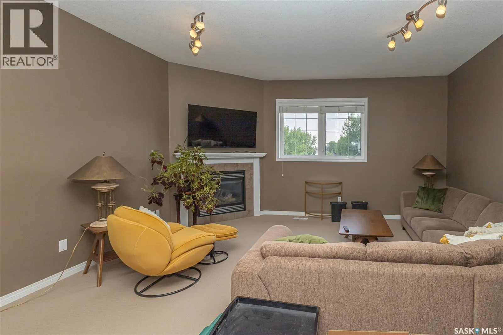 6 110 Dulmage CRESCENT