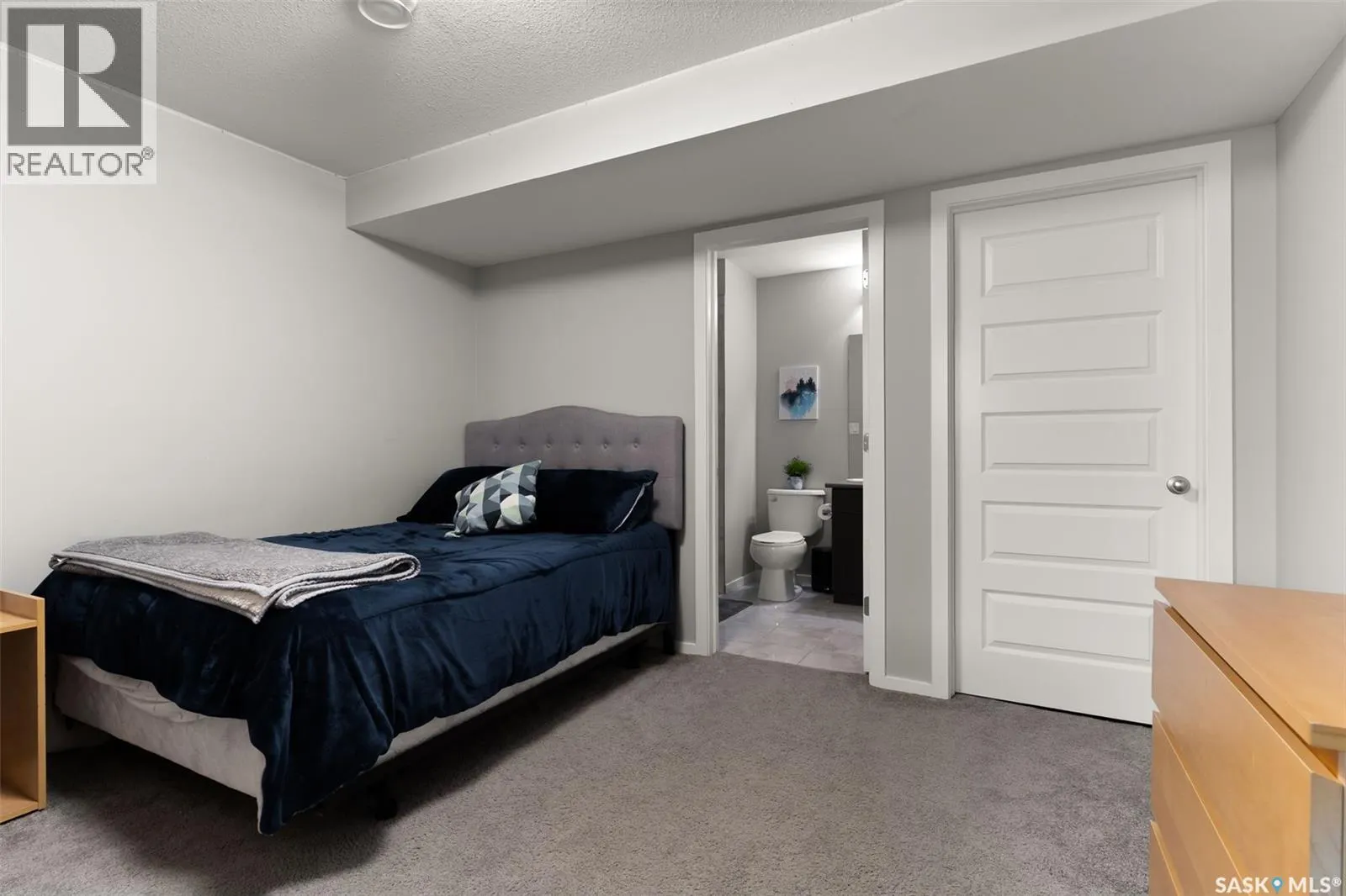 8012 Canola AVENUE