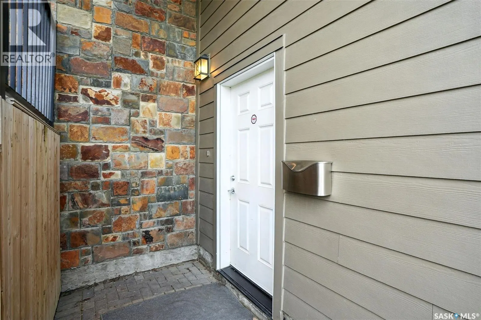 122 Roy CRESCENT
