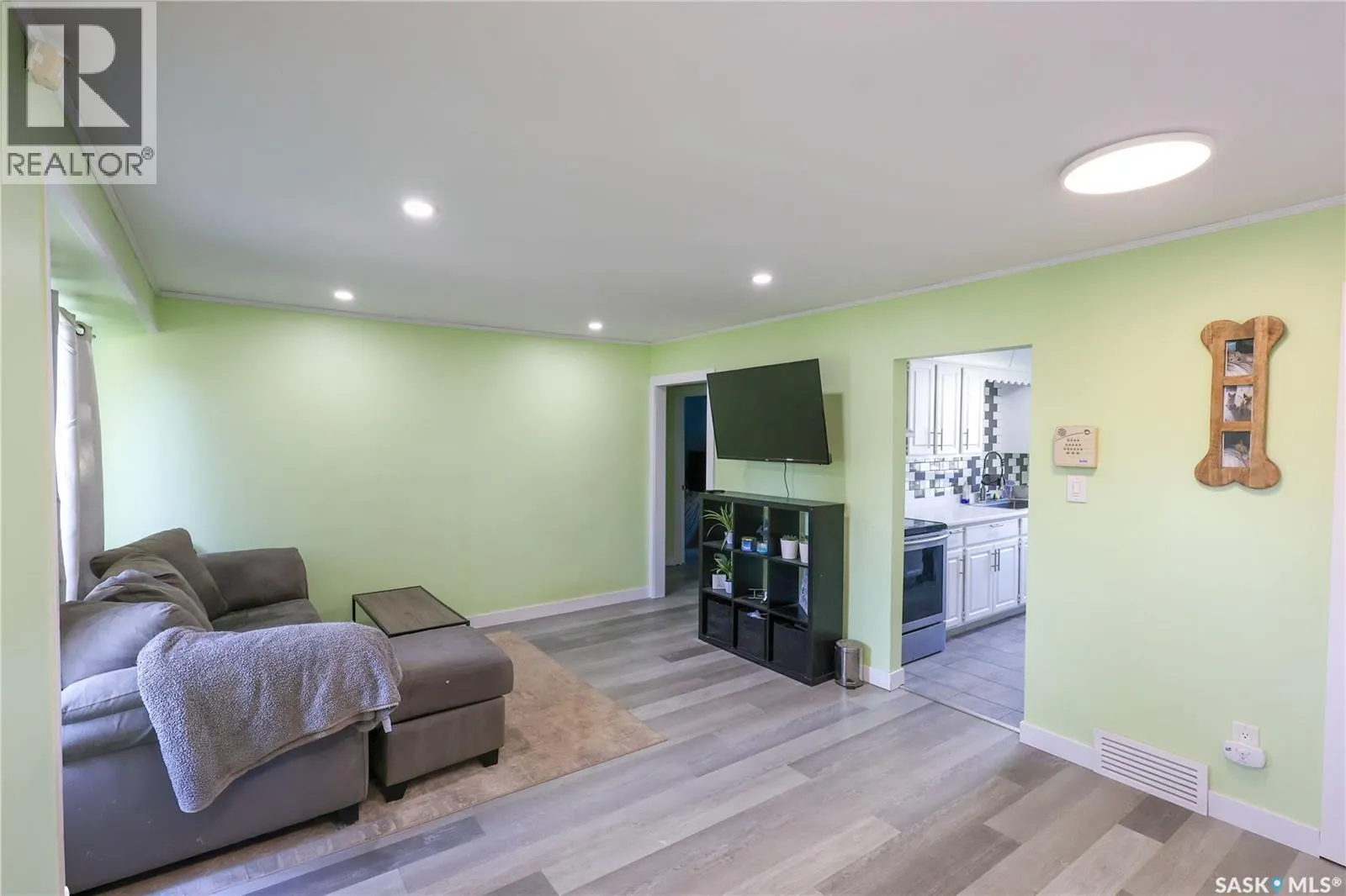1012 4th STREET E