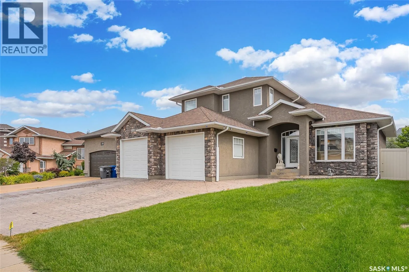 215 Beechwood CRESCENT