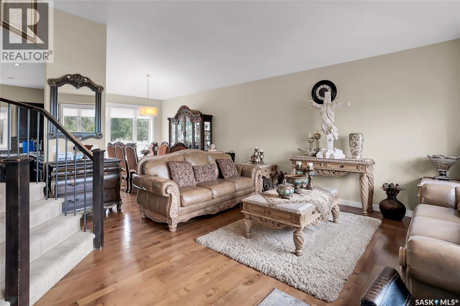 215 Beechwood CRESCENT