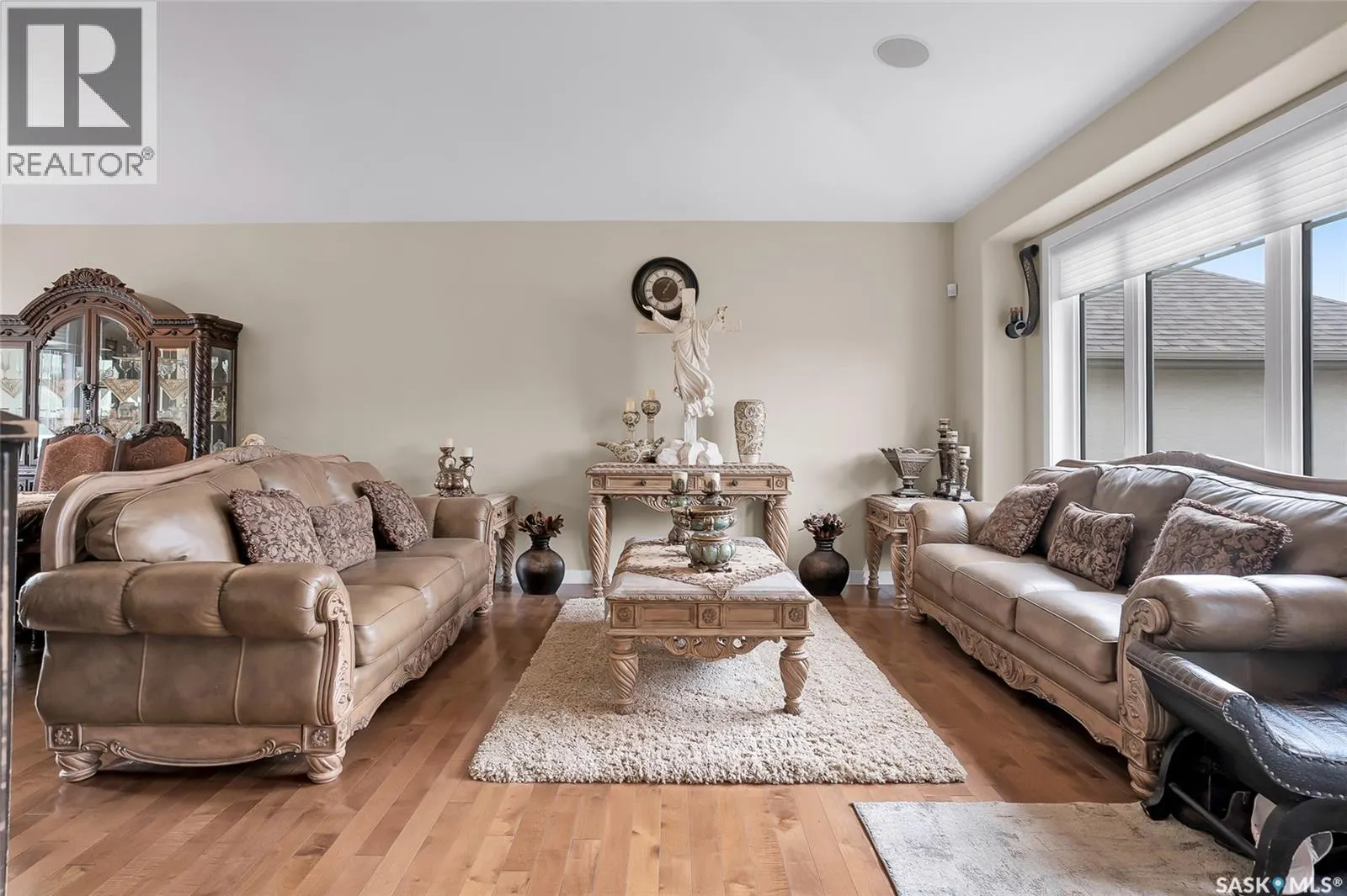 215 Beechwood CRESCENT