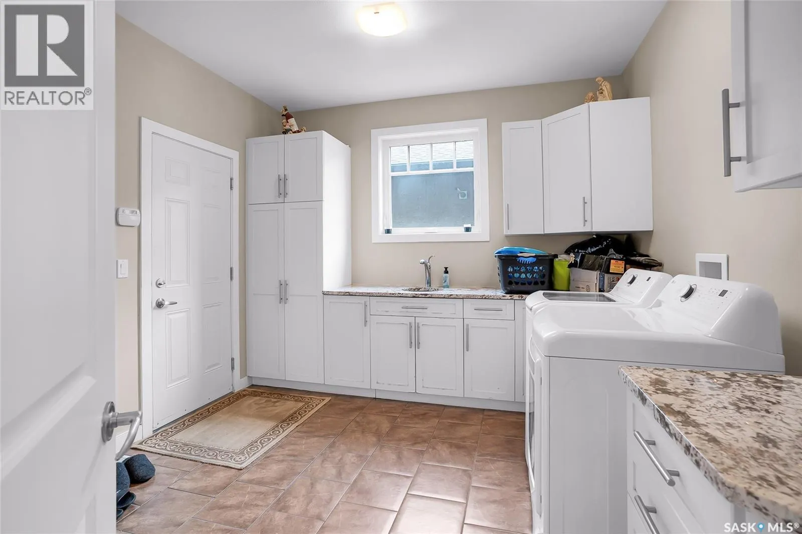 215 Beechwood CRESCENT