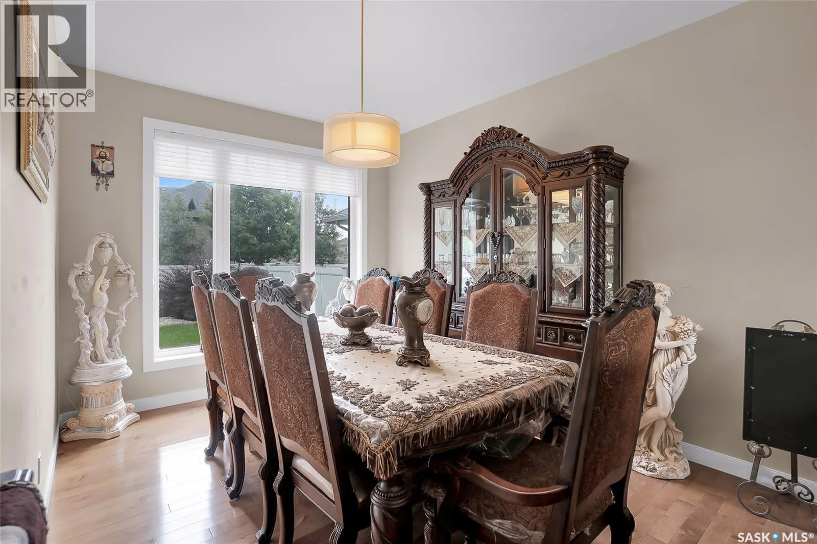 215 Beechwood CRESCENT
