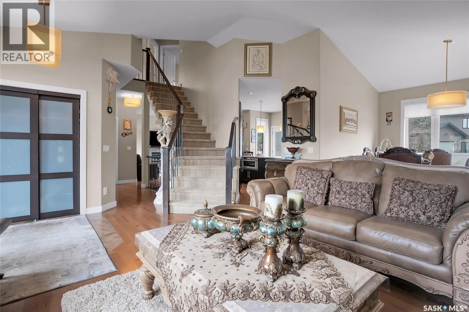 215 Beechwood CRESCENT