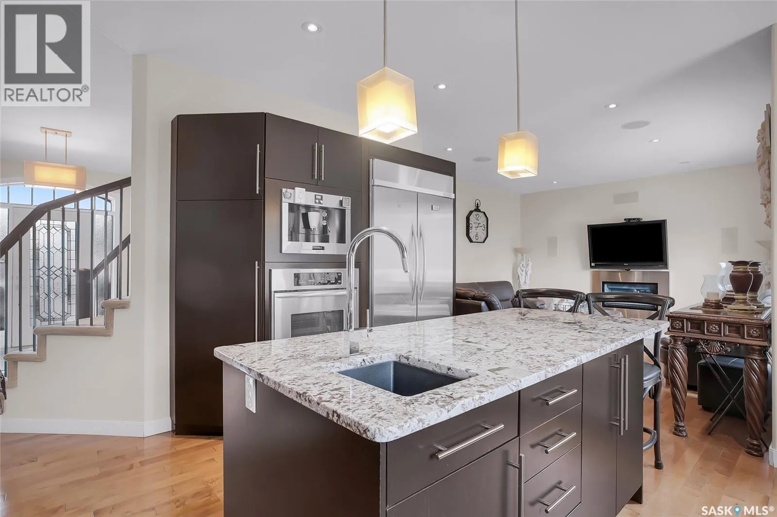 215 Beechwood CRESCENT
